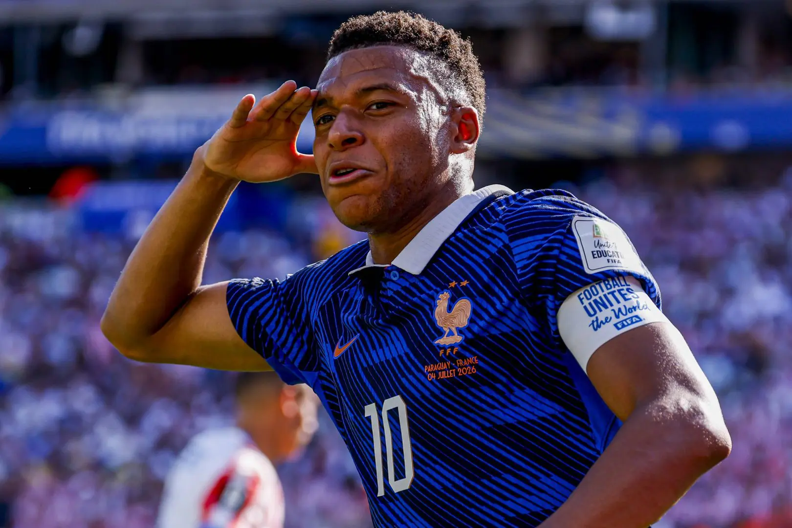 Macron stands by Mbappé: “Another goal against racism” Macron stands by Mbappé: “Another goal against racism”
