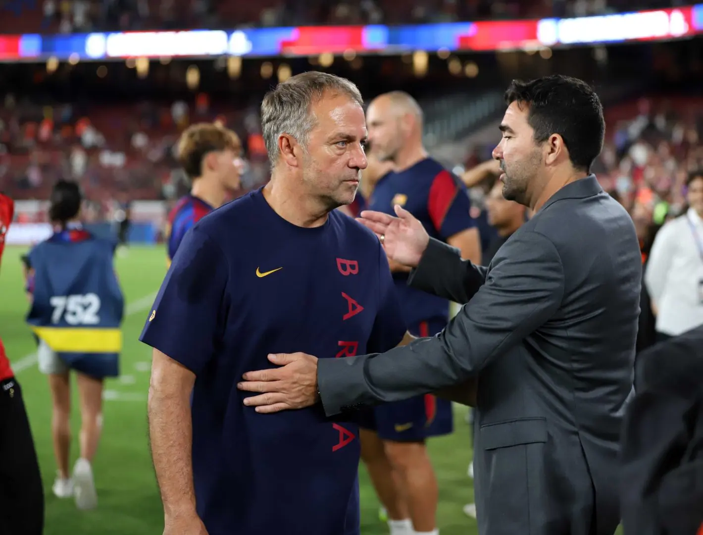 Barcelona, Deco: “A striker? We’re working on it” Barcelona, Deco: “A striker? We’re working on it”
