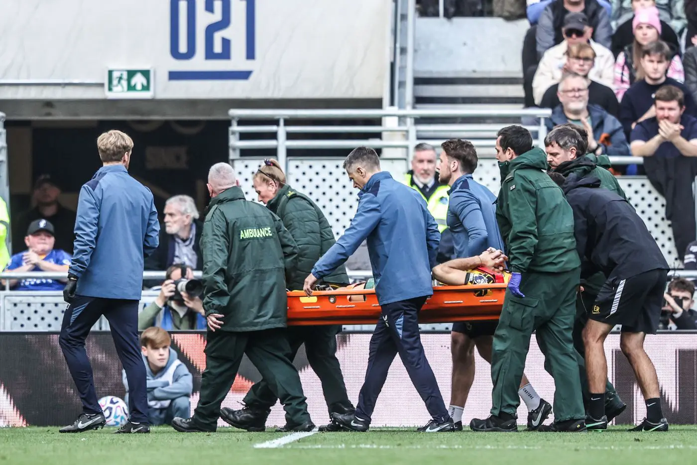 Injury scare for Martinez during Everton-Chelsea match Injury scare for Martinez during Everton-Chelsea match
